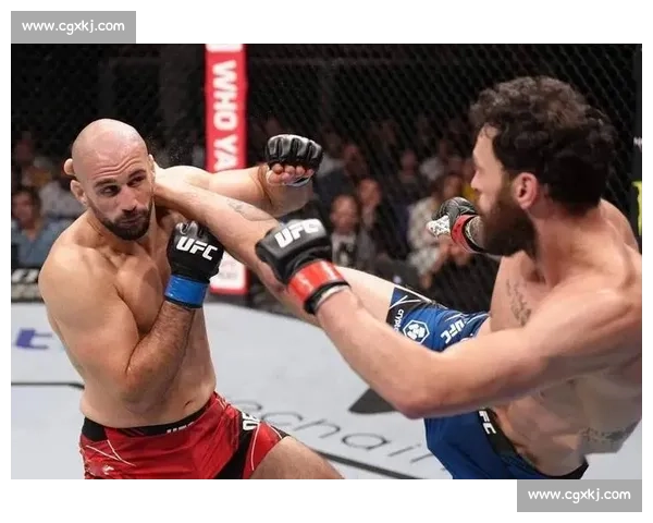 首回合终结！布考斯卡斯砸击 TKO 克雷格谢幕战