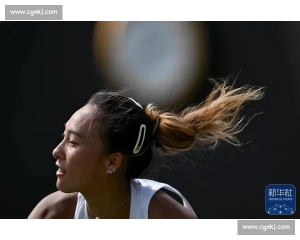 郑钦文温网首秀苦战三盘憾负 草地征程再遇瓶颈仍展韧性